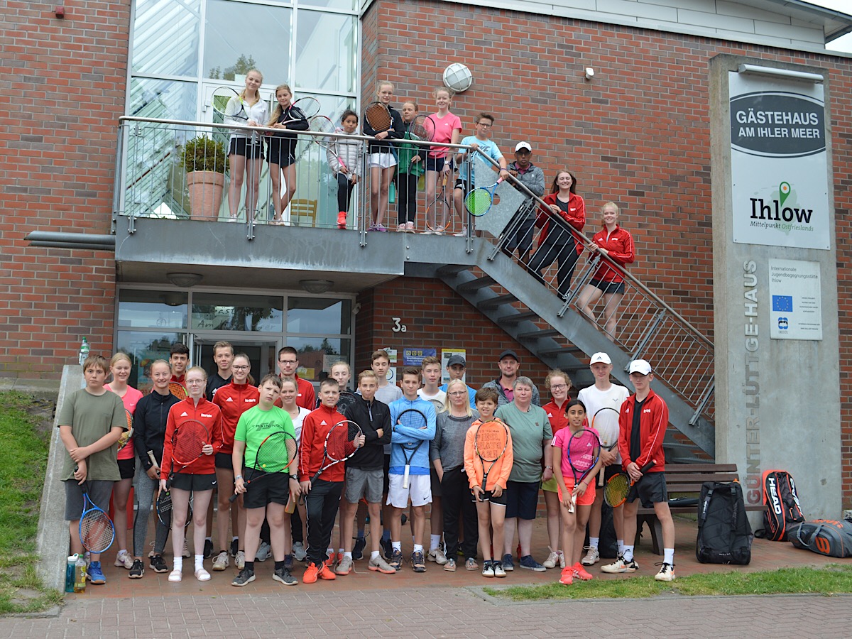 Tennis-Action am Ihler Meer